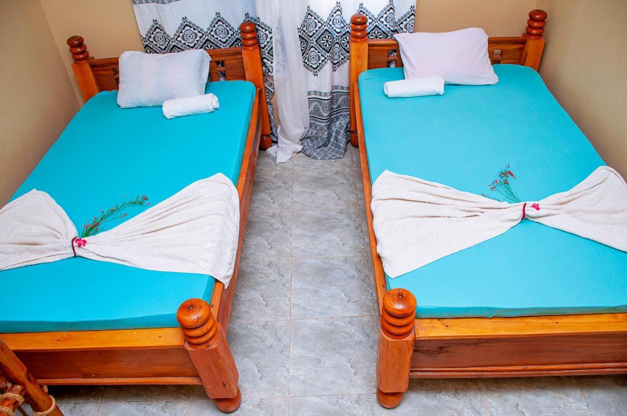 Palm Nungwi Bed & Breakfast エクステリア 写真